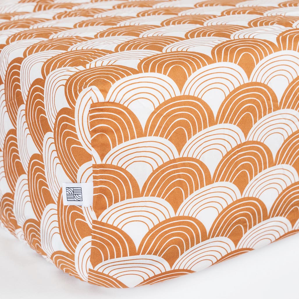 http://www.swedishlinens.com/cdn/shop/products/Fitted-bed-sheets-for-kids-brown.jpg?v=1543415944